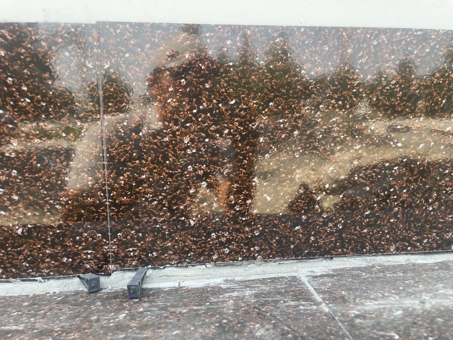 3 этажли 10 хона 4 хаммам тувалет ва барча жихозлари билан берилади