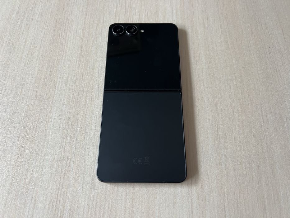 Продавам Samsung Galaxy Z Flip7 256/12GB