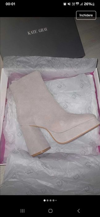 Botine din catifea bej cu toc