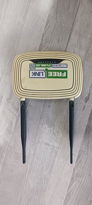 Продаётся модем TP LINK. Работает в штатном режиме .