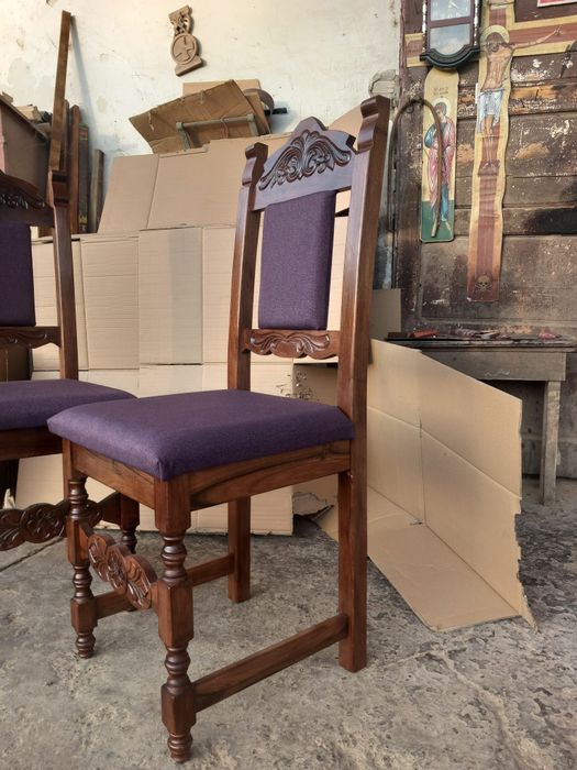 Scaune din lemn masiv