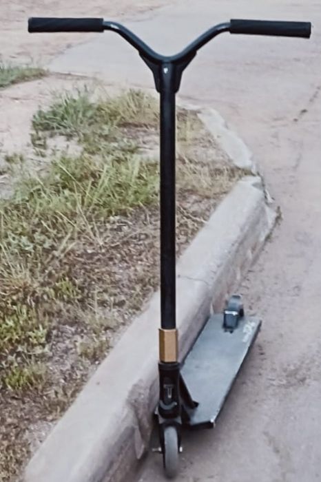 Продам трюковой самокат скут кастом