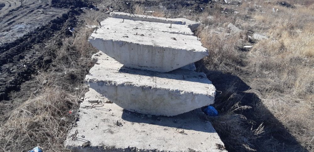 Фундаментные подушки 2.4м. ×1.2м.