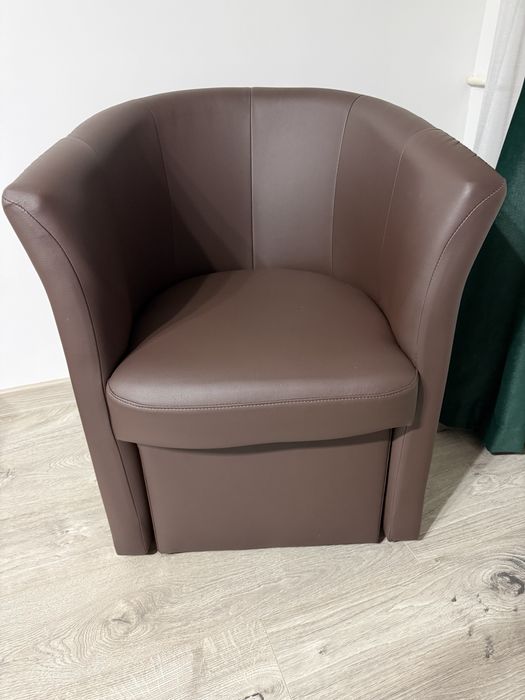 Mobexpert Fotoliu  cu taburet piele