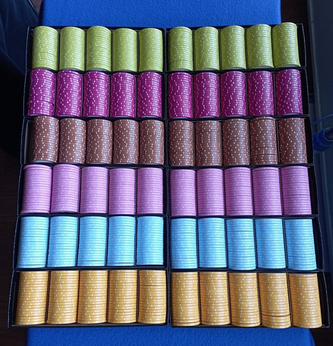 Фишки для американской рулетки.