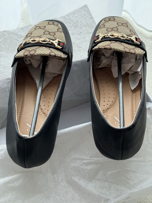 Mocasini negri cu print