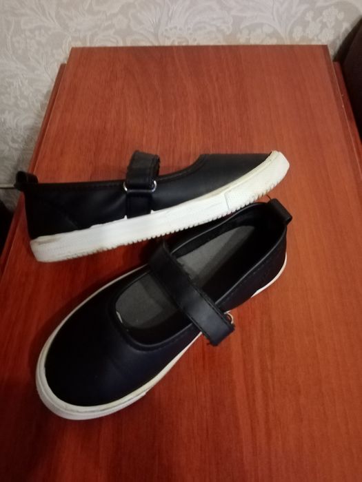 Продам туфельки для девочки  32 размер