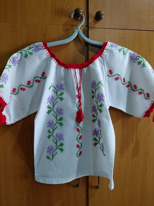 Ie fetițe 5-6 ani lucrata manual