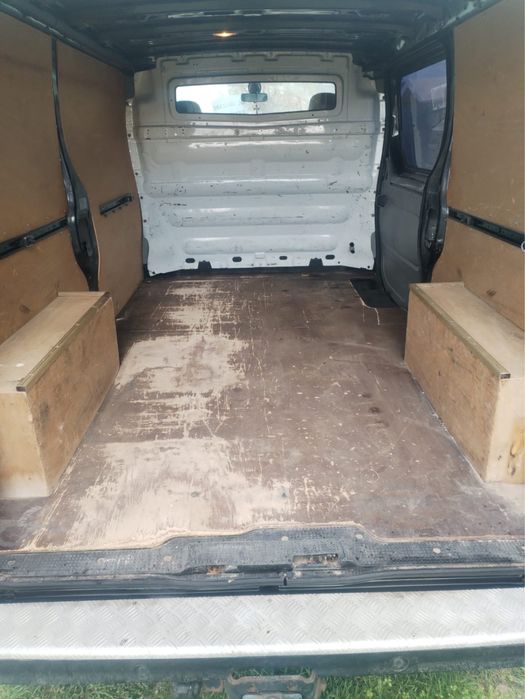 Vând Nissan Primastar