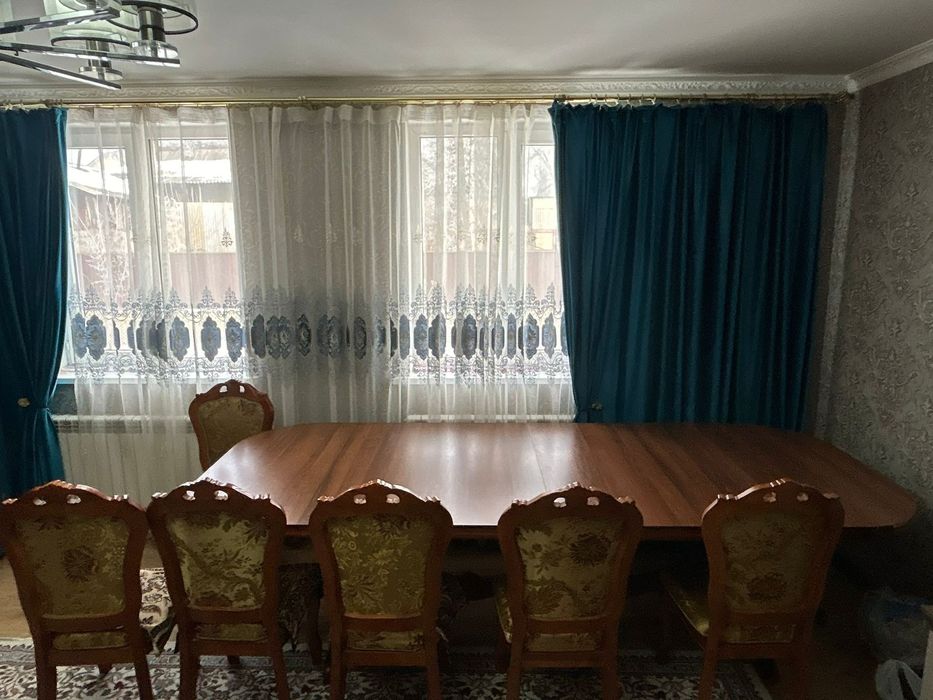 Стол со стульями