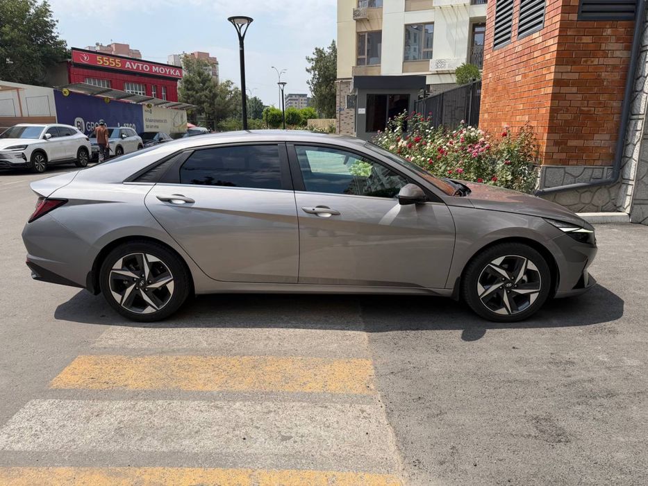 Продается Hyundai Elantra 2.0 2021 год