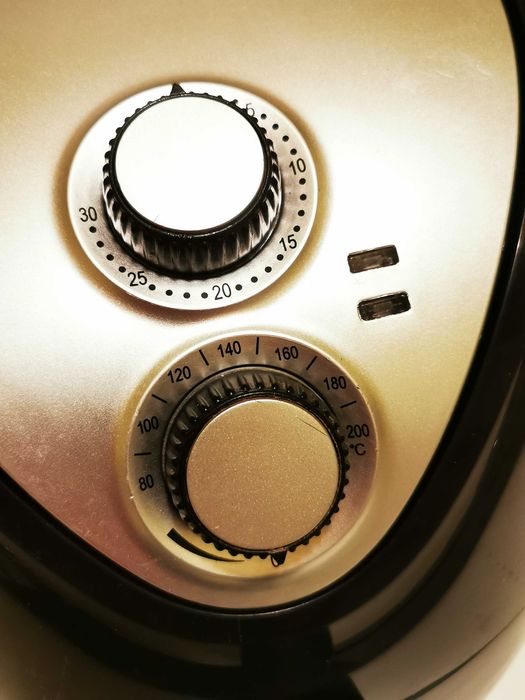 Friteuza cu aer cald