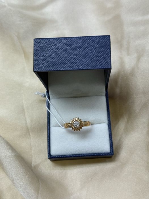 Золотое кольцо с фианитами