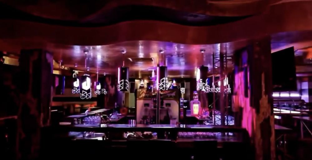 Дава се под наем Заведение в Свищов - 600 кв.м за 2295 € - Снимка #6