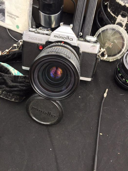 Minolta XG2 – aparat foto pe film 35mm + 2 obiective + blitz