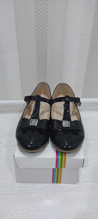 Продается обувь для девочек в отличном состоянии