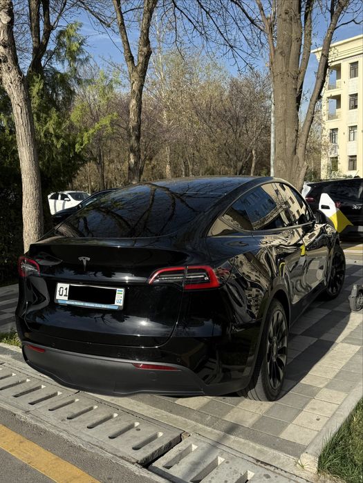 Tesla model Y 2022 TOTAL BLACK