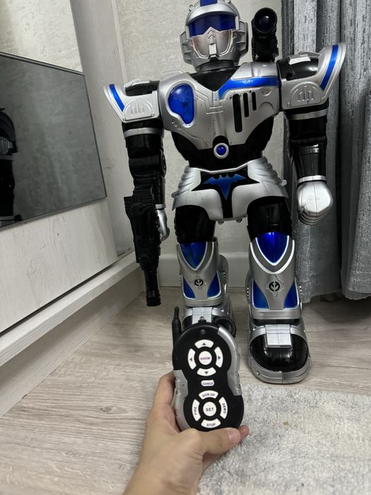 Робот игрушка с пультом