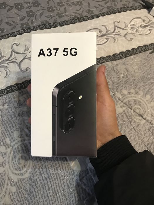 Самсунг А37 продам