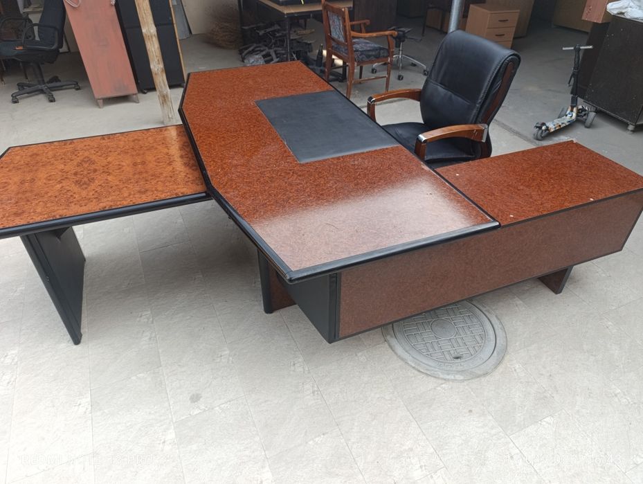 Продам директорский стол