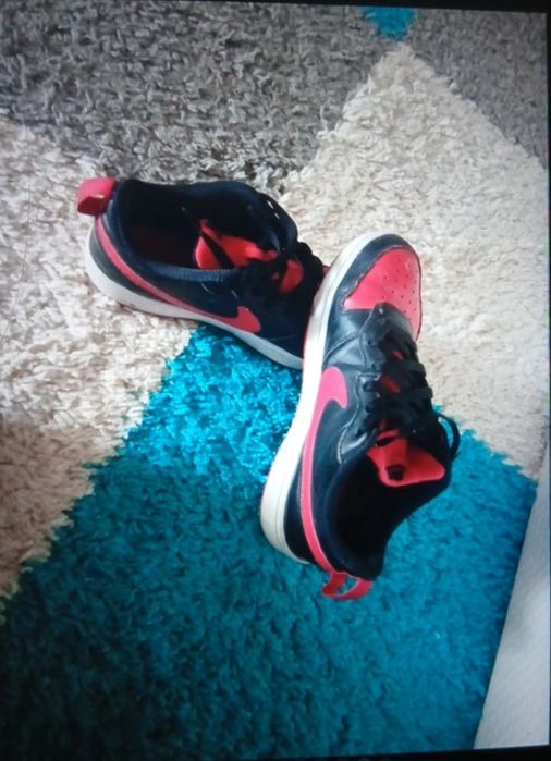 Adidași Sport Nike