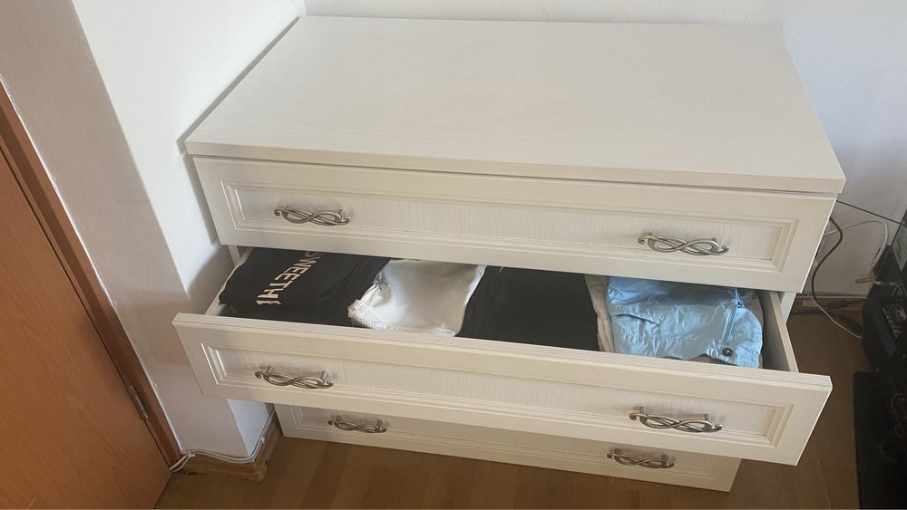 Vand Comoda alba CALITATE SUPERIOARA Italia