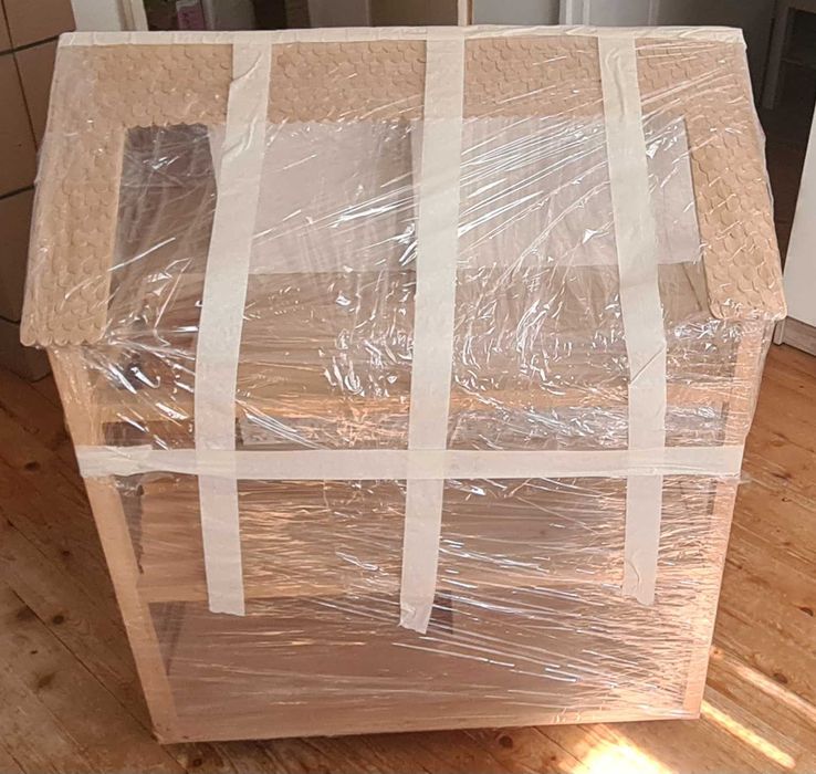 Къща за кукли на колелца от естествено дърво