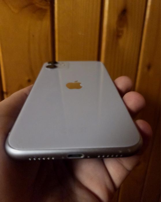 Iphone 11 Purple, baterie 100%