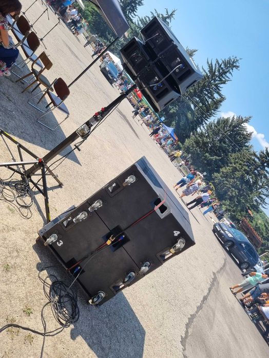 4броя бас каси V образни 18-инчови с говорители BMS 18S4300