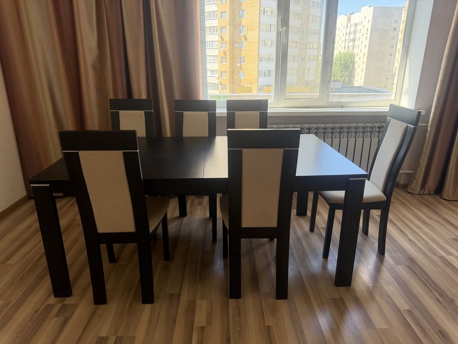 Стол раздвижной со стульями