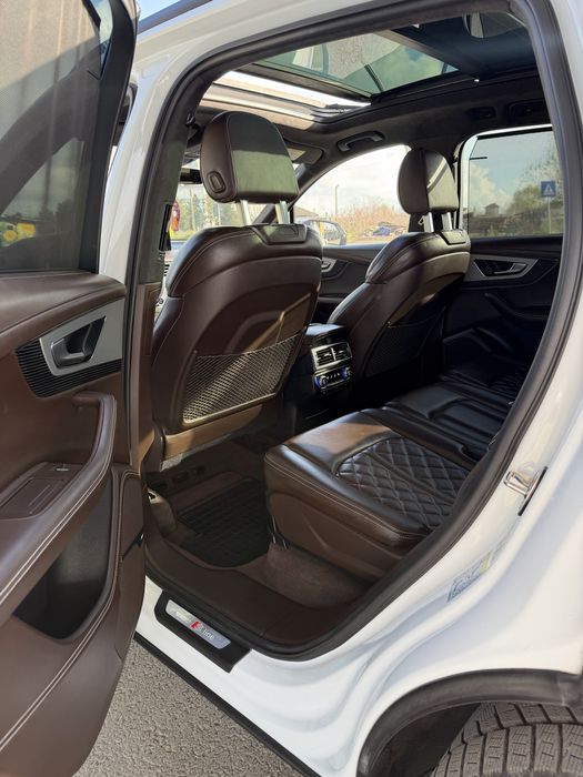 Audi Q7 model EXCLUSIV 7 locuri deosebit