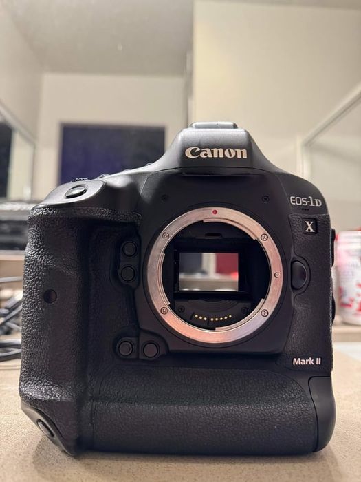Canon 1DX Mark II - Body DSLR Full Frame profesional + carduri