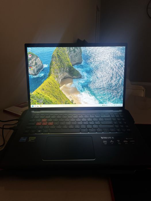 Игровой ноутбук Acer Nitro.