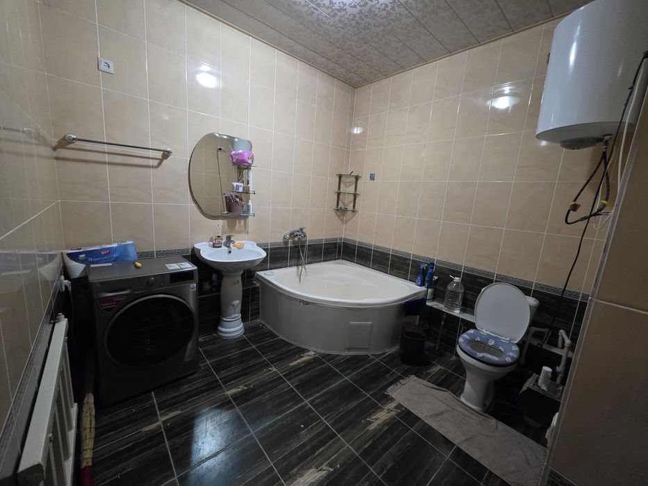 Шаҳар марказида 3 хонали квартира сотилади