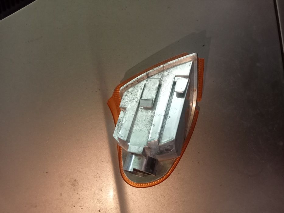 Продаю поворотник на ваз