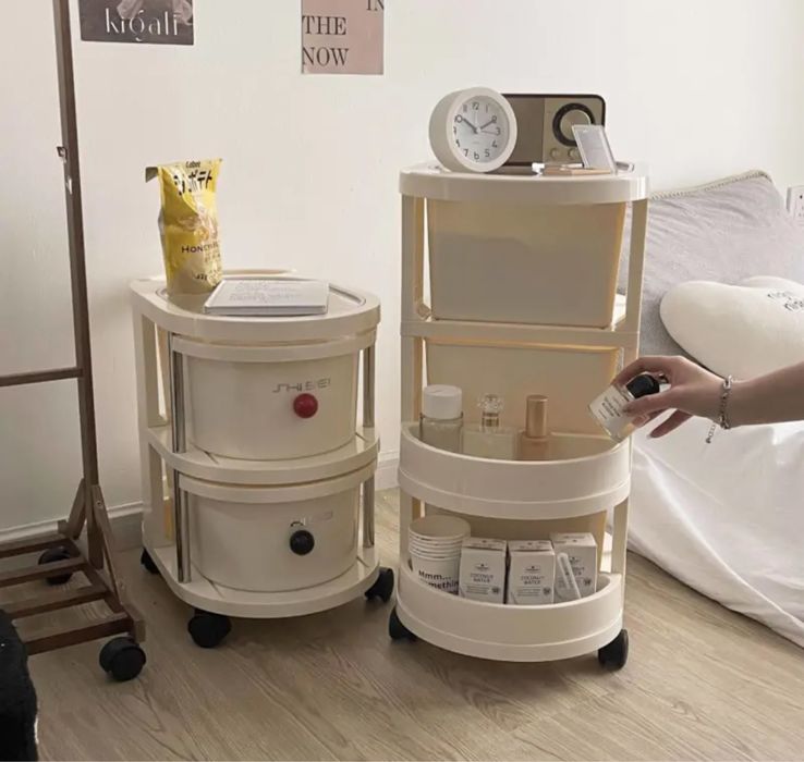 Тумбочка с колесиками