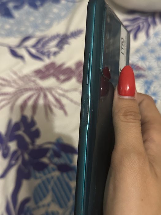 Продам хуавей телефон