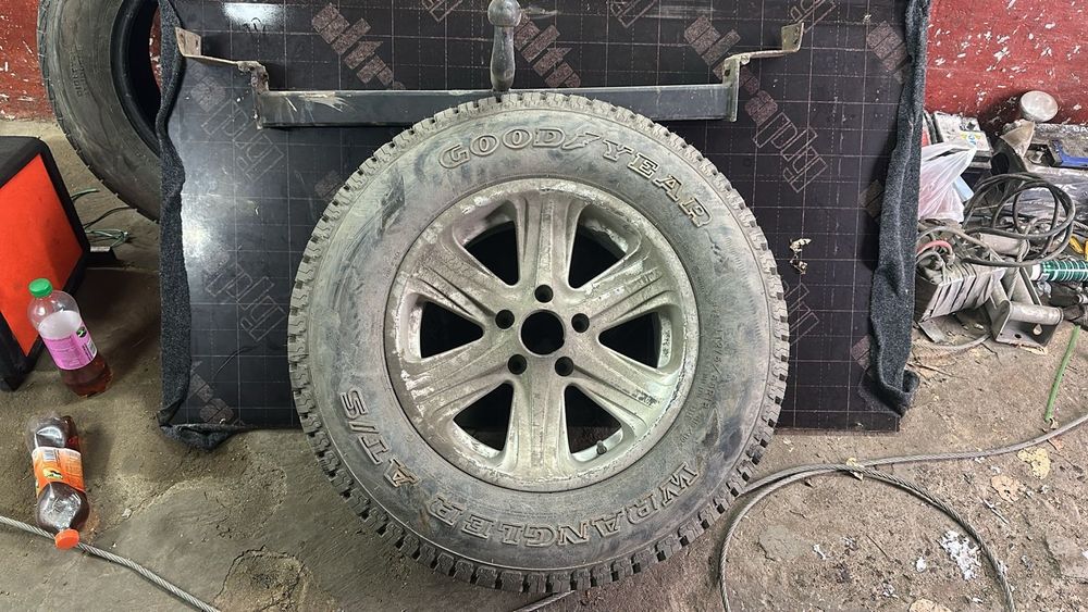Продам резину на land cruiser