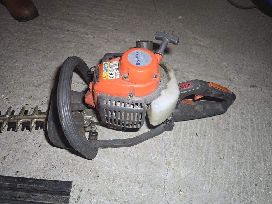 Foarfeca tuns gard viu HUSQVARNA 123HD65 pe benzina