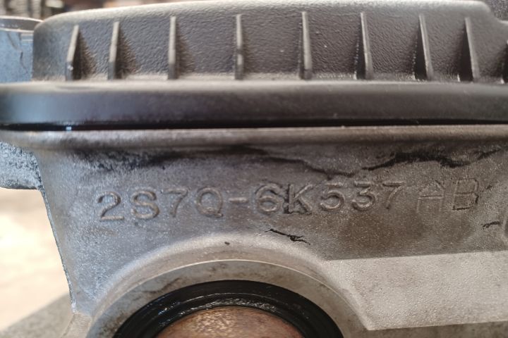 Chiulasa 2S7Q-6K537-AB 2S7Q6K537AB 2S7Q-6K537-AB 2S7Q6K537AB Ford Tra