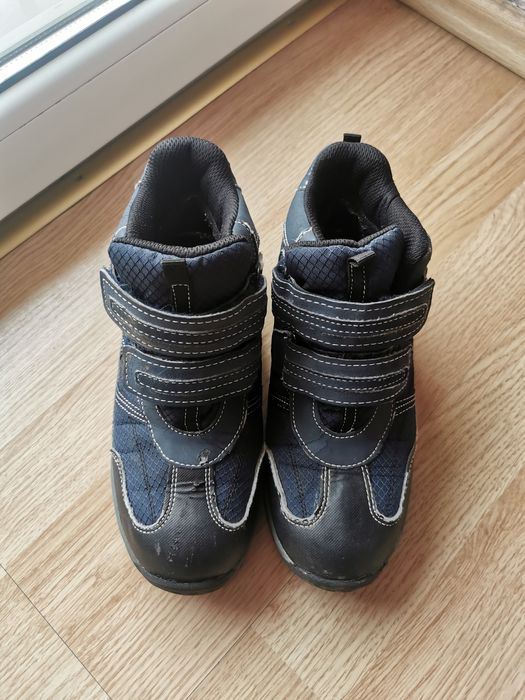 Ghetute baietei marimea 35.