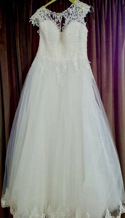 Vand rochie de mireasa