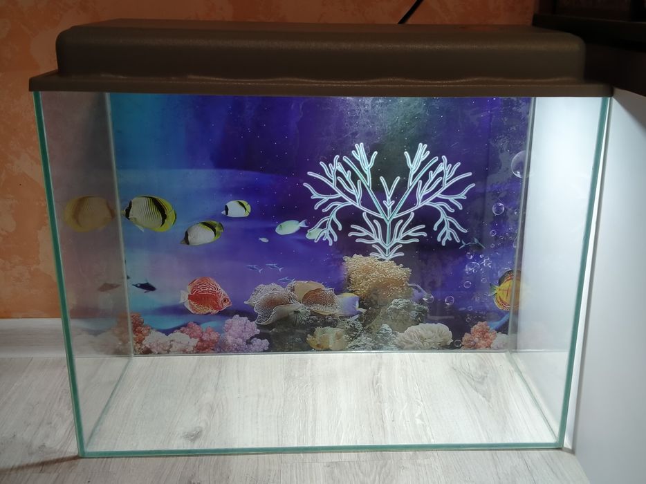 Продам аквариум б/у на 70 литров