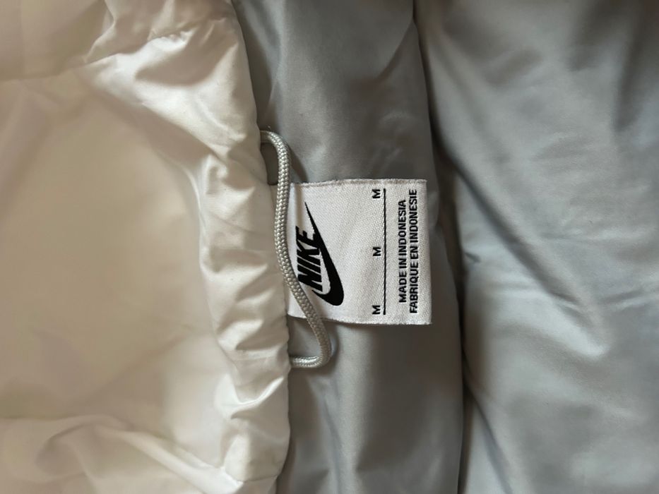 Яке NIKE  Бяло    !!!