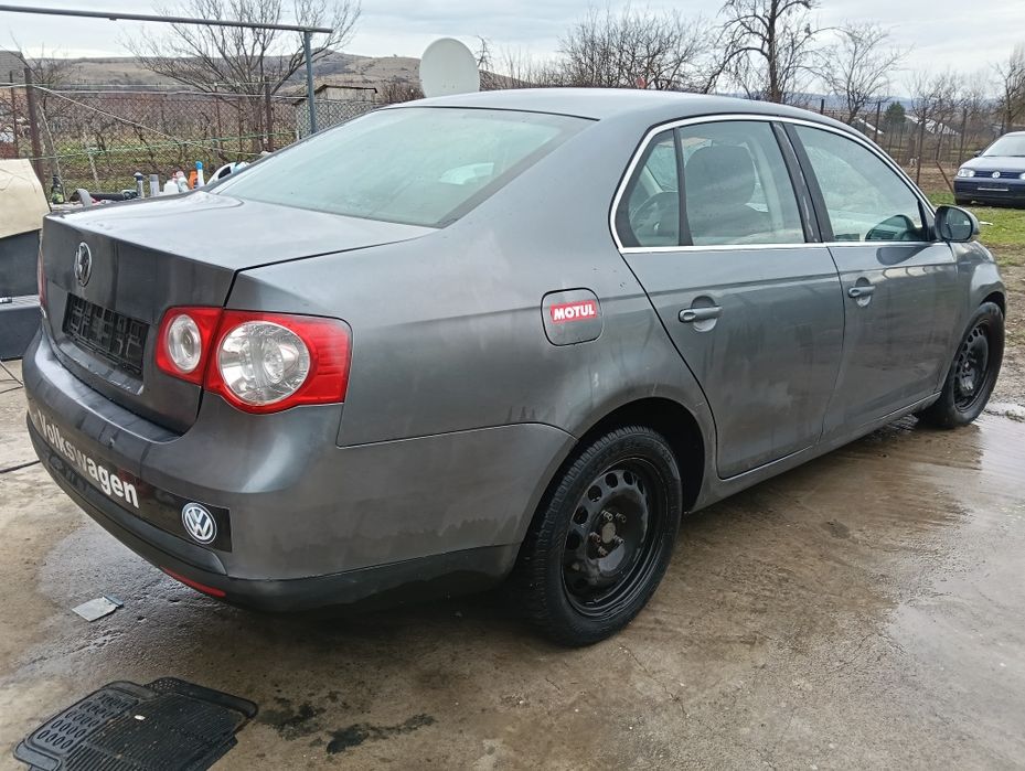 Dezmembrez ce Jetta 1.9 tdi dsg 2007