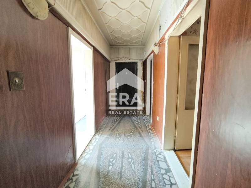 Продава се Тристаен апартамент в Хасково, Дружба 1 - 108 кв.м за 1039 €/кв.м - Снимка #9