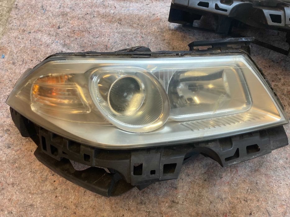 Far Faruri stanga dreapta Renault Megane 2 Facelift