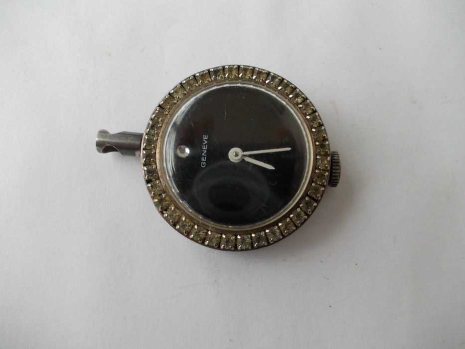 Ceas vechi medalion GENEVE defect