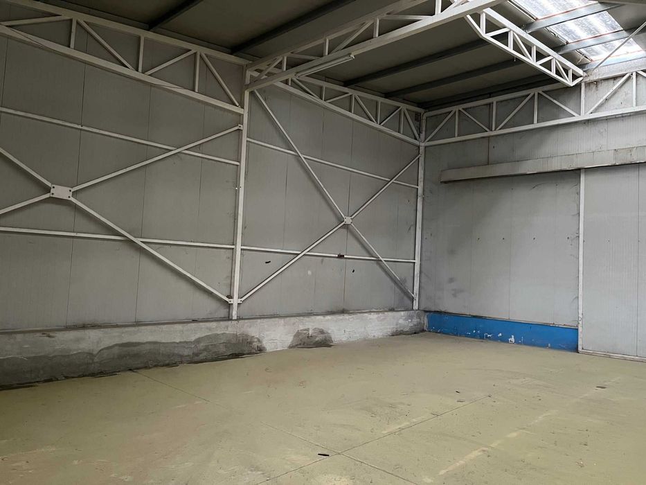 Inchiriez hala structura metalica in spate la vechiul MALL