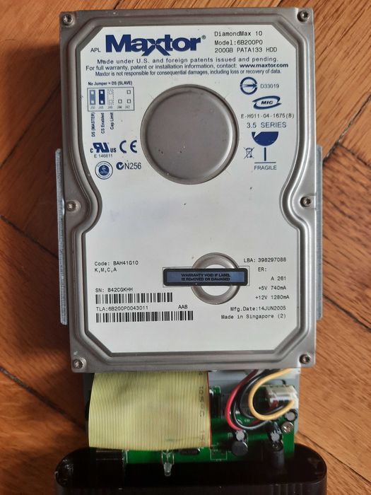 Pachet doua hard disk-uri externe